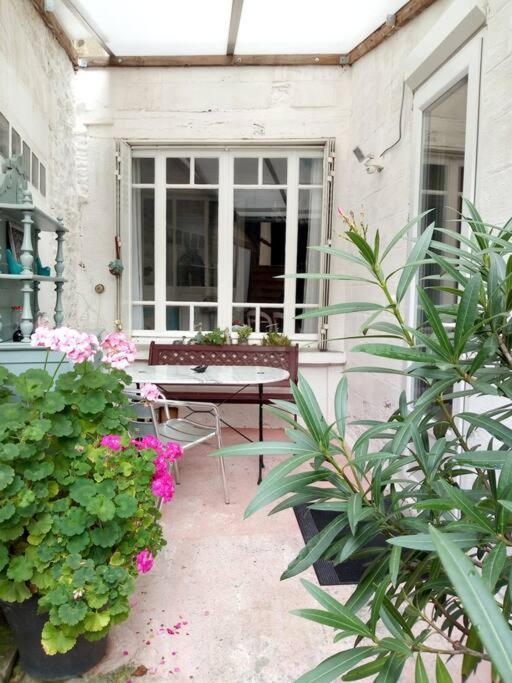 Вилла House At The Foot Of The Castle Of Фужер Экстерьер фото